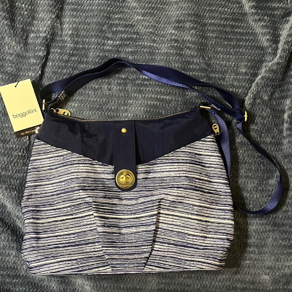 NWT Baggallini Helsinki Bag